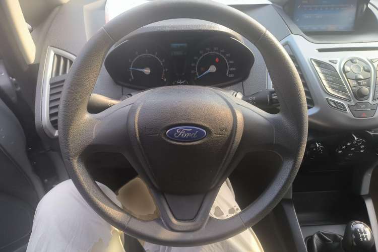 Used Ford EcoSport 2013 1.5L Manual Fashion Model Steering Wheel