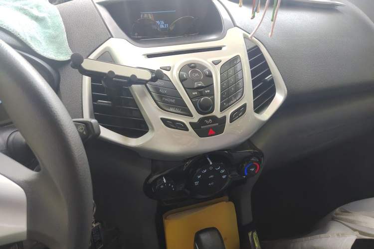 Used Ford EcoSport 2013 1.5L Automatic Fashion Model Audio And AC Panel