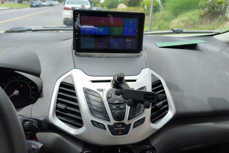 Used Ford EcoSport 2013 1.5L Automatic Fashion Model Audio And AC Panel