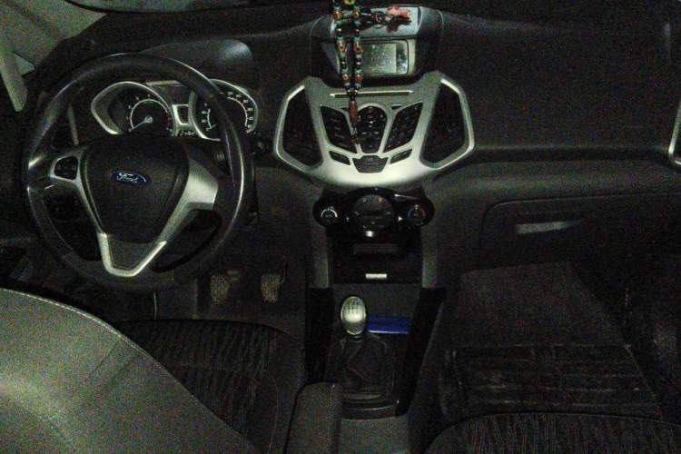 Used Ford EcoSport 2013 1.5L Manual Luxury Model Center Console