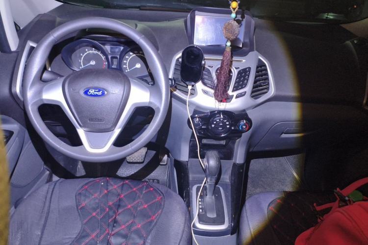 Used Ford EcoSport 2013 1.5L Automatic Fashion Model Center Console