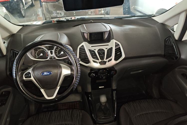 Used Ford EcoSport 2013 1.5L Manual Luxury Model Center Console