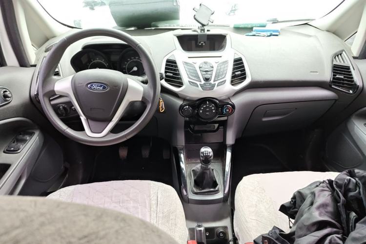 Used Ford EcoSport 2013 1.5L Manual Fashion Model Center Console