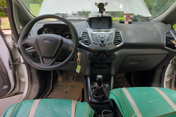 Used Ford EcoSport 2013 1.5L Manual Comfort Model Center Console