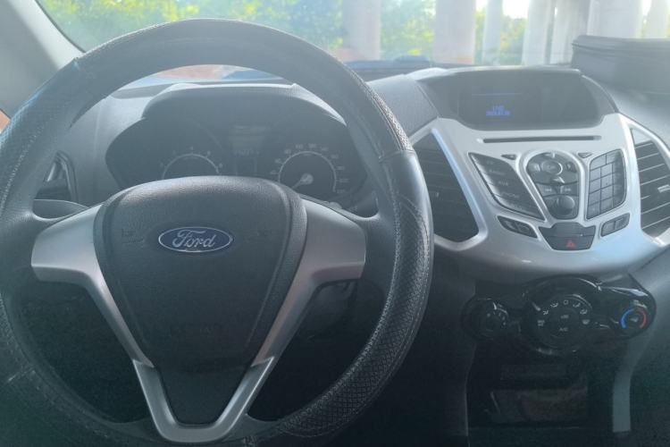 Used Ford EcoSport 2013 1.5L Manual Fashion Model Center Console