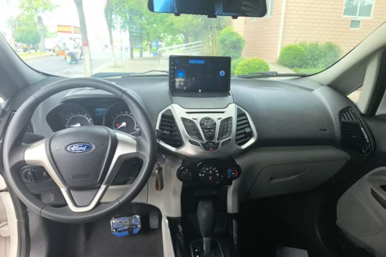 Used Ford EcoSport 2013 1.5L Automatic Fashion Model Center Console