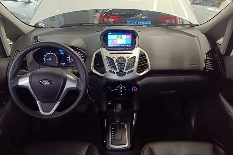 Used Ford EcoSport 2013 1.5L Automatic Fashion Model Center Console