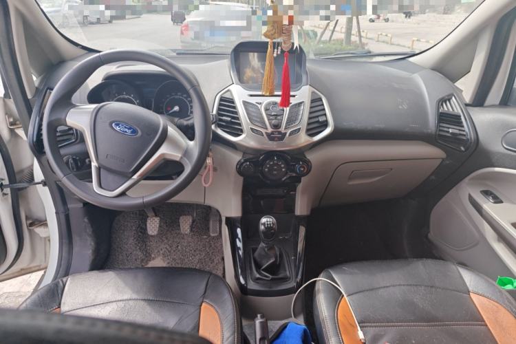 Used Ford EcoSport 2013 1.5L Manual Fashion Model Center Console