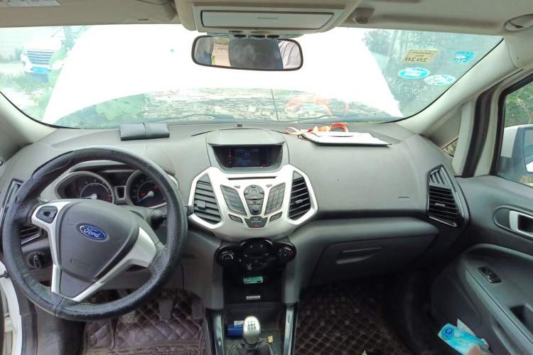 Used Ford EcoSport 2013 1.5L Manual Luxury Model Center Console