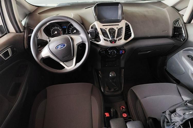 Used Ford EcoSport 2013 1.5L Manual Fashion Model Center Console
