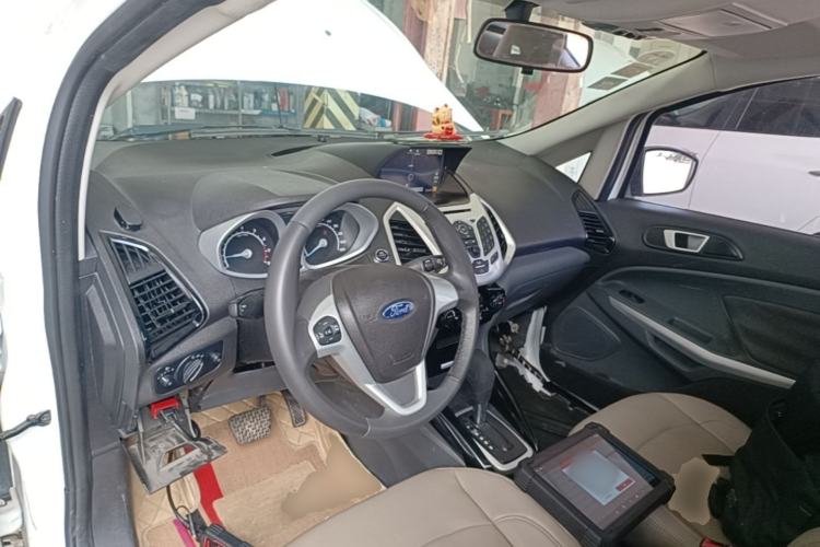 Used Ford EcoSport 2013 1.5L Automatic Prestige Model Center Console