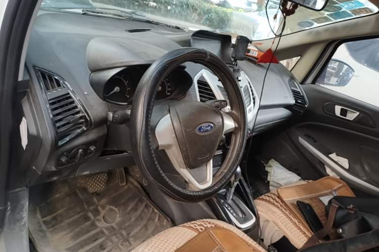 Used Ford EcoSport 2013 1.5L Automatic Fashion Model Center Console