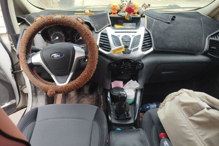 Used Ford EcoSport 2013 1.5L Manual Fashion Model Center Console