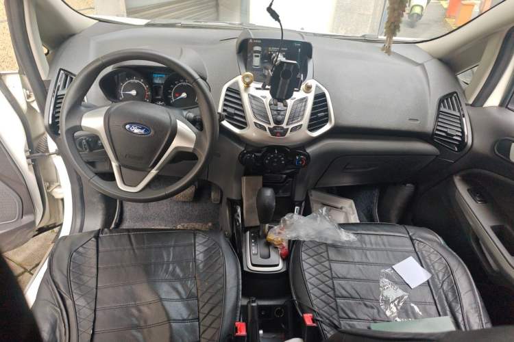 Used Ford EcoSport 2013 1.5L Automatic Fashion Model Center Console