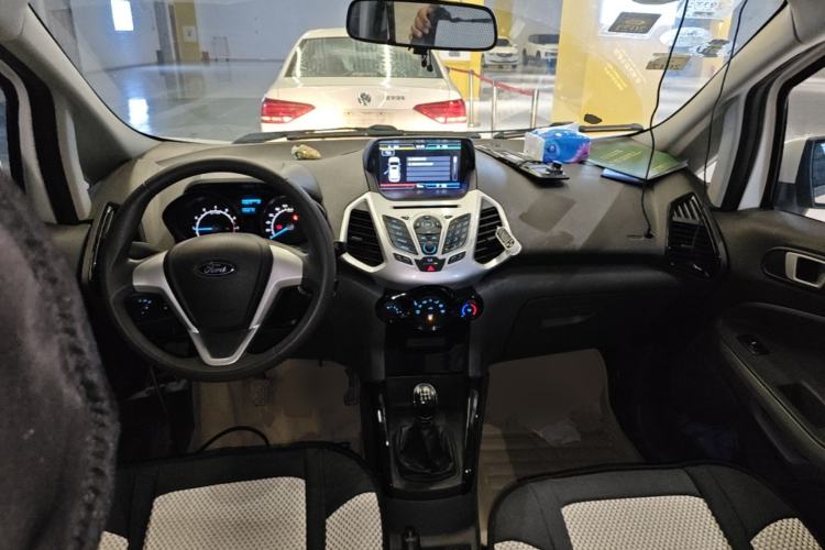 Used Ford EcoSport 2013 1.5L Manual Fashion Model Center Console