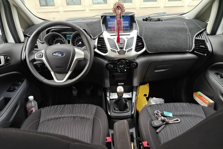 Used Ford EcoSport 2013 1.5L Manual Luxury Model Center Console