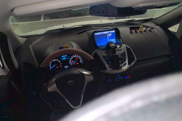 Used Ford EcoSport 2013 1.5L Automatic Fashion Model Center Console