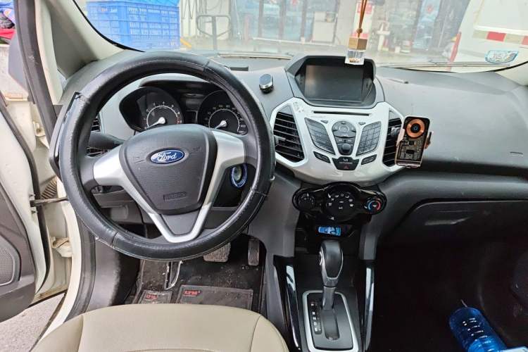 Used Ford EcoSport 2013 1.5L Automatic Fashion Model Center Console