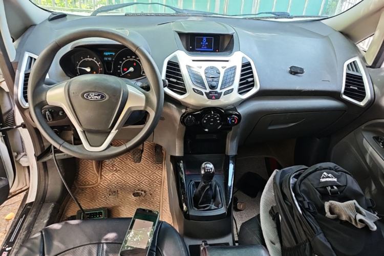 Used Ford EcoSport 2013 1.5L Manual Fashion Model Center Console