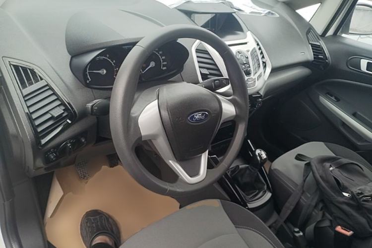 Used Ford EcoSport 2013 1.5L Manual Fashion Model Center Console