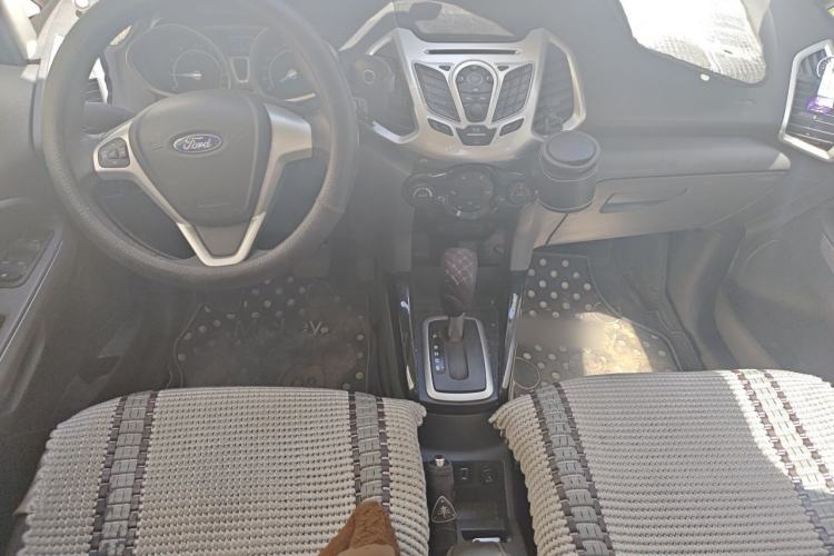 Used Ford EcoSport 2013 1.5L Automatic Prestige Model Center Console