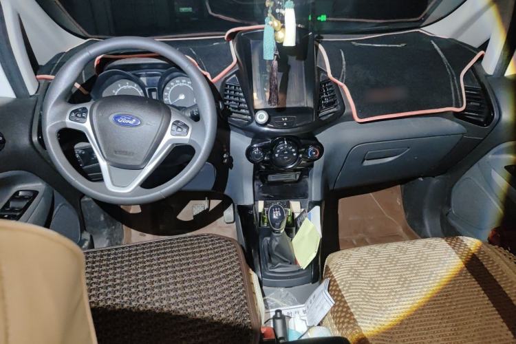 Used Ford EcoSport 2013 1.5L Manual Fashion Model Center Console