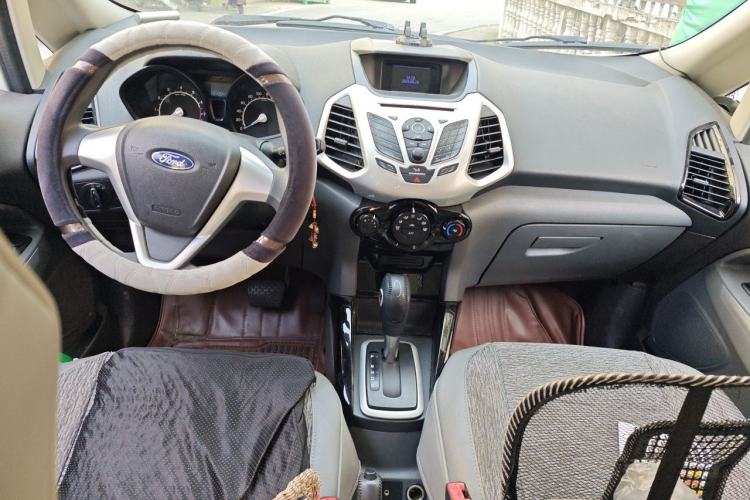 Used Ford EcoSport 2013 1.5L Automatic Fashion Model Center Console