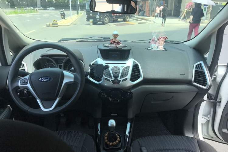 Used Ford EcoSport 2013 1.5L Manual Luxury Model Center Console
