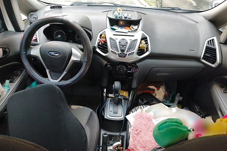 Used Ford EcoSport 2013 1.5L Automatic Fashion Model Center Console