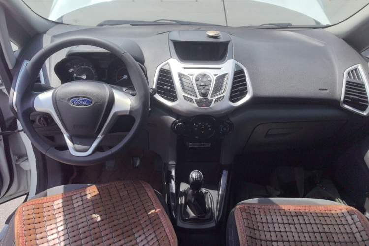 Used Ford EcoSport 2013 1.5L Manual Fashion Model Center Console