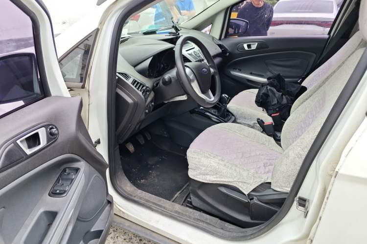 Used Ford EcoSport 2013 1.5L Manual Fashion Model Driver Seat