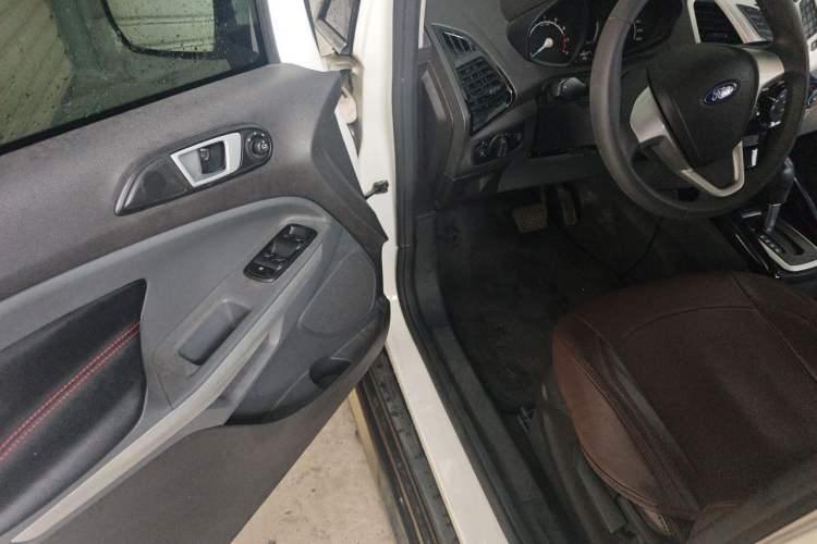 Used Ford EcoSport 2013 1.5L Automatic Fashion Model Driver Seat