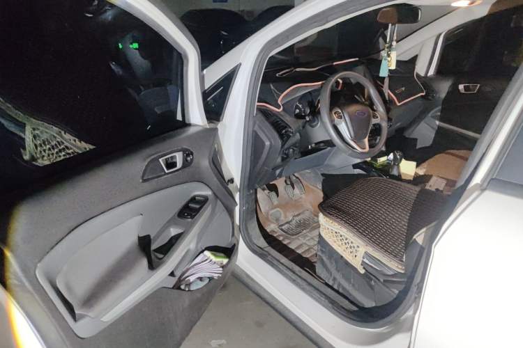 Used Ford EcoSport 2013 1.5L Manual Fashion Model Driver Seat