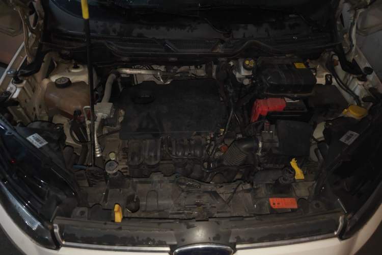 Used Ford EcoSport 2013 1.5L Automatic Fashion Model Engine Bay