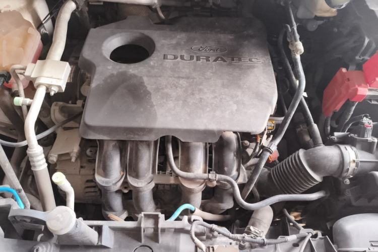 Used Ford EcoSport 2013 1.5L Automatic Fashion Model Engine Bay
