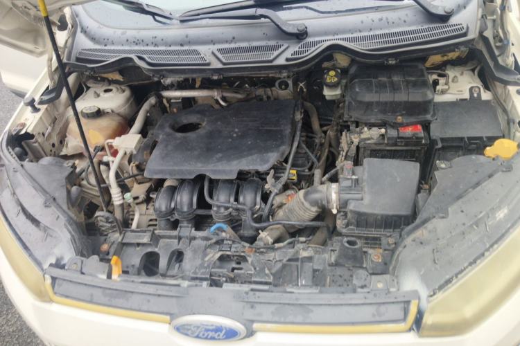 Used Ford EcoSport 2013 1.5L Automatic Fashion Model Engine Bay