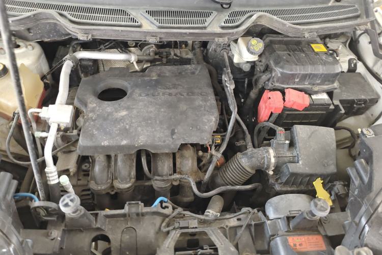 Used Ford EcoSport 2013 1.5L Automatic Fashion Model Engine Bay