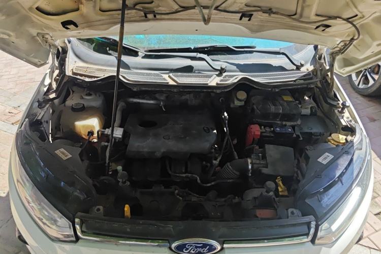 Used Ford EcoSport 2013 1.5L Manual Comfort Model Engine Bay