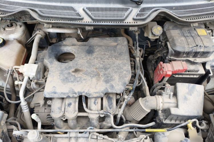 Used Ford EcoSport 2013 1.5L Automatic Fashion Model Engine Bay