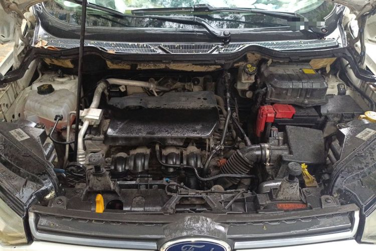 Used Ford EcoSport 2013 1.5L Automatic Fashion Model Engine Bay