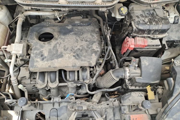 Used Ford EcoSport 2013 1.5L Automatic Fashion Model Engine Bay
