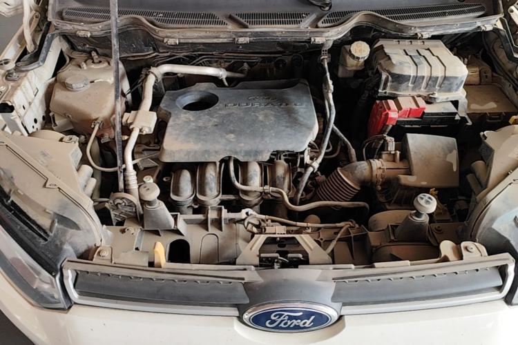 Used Ford EcoSport 2013 1.5L Manual Fashion Model Engine Bay