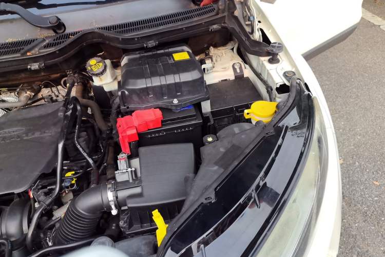 Used Ford EcoSport 2013 1.5L Automatic Fashion Model Engine Bay Left