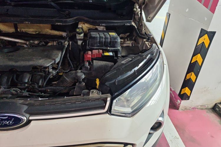 Used Ford EcoSport 2013 1.5L Automatic Fashion Model Engine Bay Left