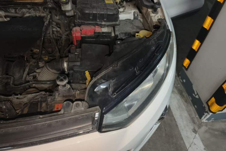 Used Ford EcoSport 2013 1.5L Manual Luxury Model Engine Bay Left