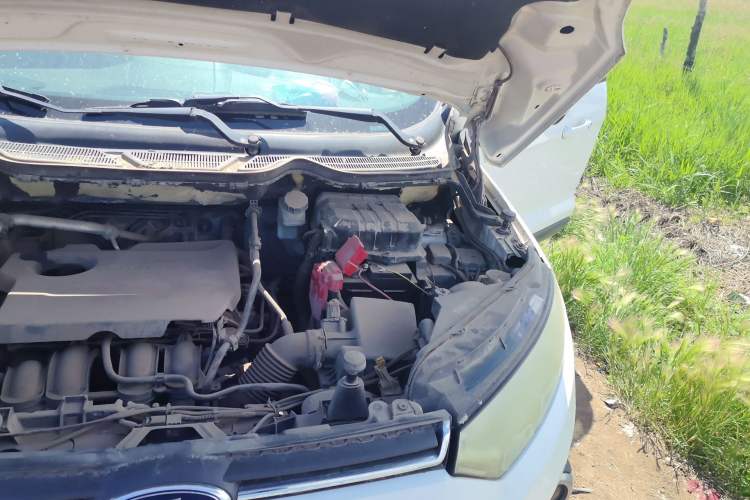 Used Ford EcoSport 2013 1.5L Manual Luxury Model Engine Bay Left