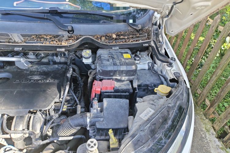 Used Ford EcoSport 2013 1.5L Manual Fashion Model Engine Bay Left