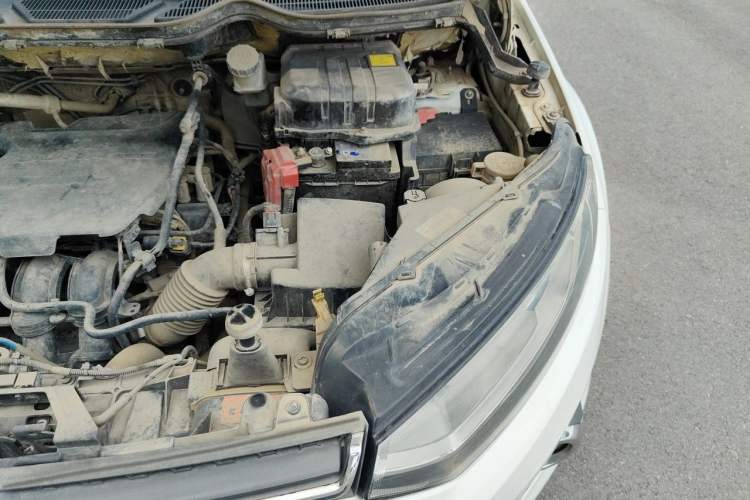 Used Ford EcoSport 2013 1.5L Manual Luxury Model Engine Bay Left