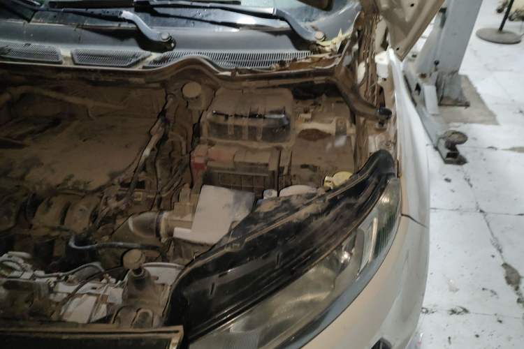Used Ford EcoSport 2013 1.5L Automatic Fashion Model Engine Bay Left