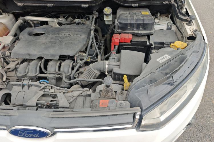 Used Ford EcoSport 2013 1.5L Manual Luxury Model Engine Bay Left